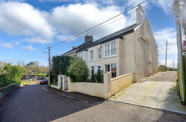 2 Castle View, Castle Road, Blackrock, Co. Cork - Click to view photos