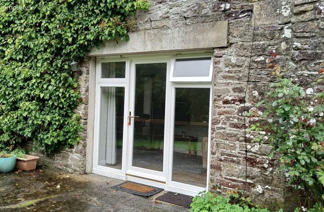 The Stables, Oakhampton, Newport, Limerick, Birdhill, Co. Tipperary - Click to view photos
