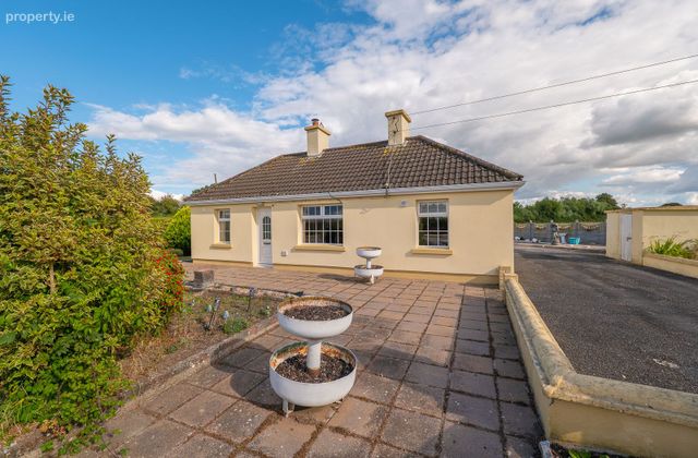 The Cobbs, Templemore, Co. Tipperary - Click to view photos