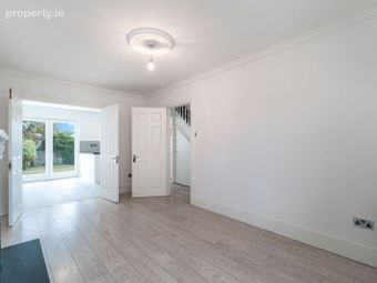 10 Glencairn Oaks, The Gallops, Leopardstown, Dublin 18 - Image 5