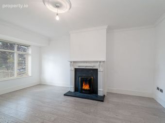 10 Glencairn Oaks, The Gallops, Leopardstown, Dublin 18 - Image 3