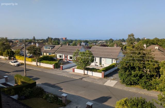 25 Weirview Drive, Stillorgan, Co. Dublin - Click to view photos