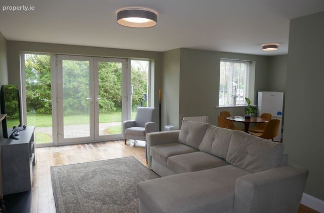 Oak Glade Court, Naas, Co. Kildare - Click to view photos