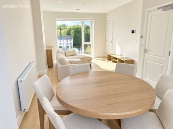 32 Woodbrook Court, Dublin Road, Shankill, Dublin 18 - Image 3