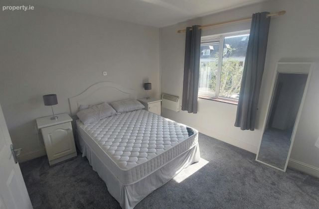 Knockatreenane, Ovens, Killumney, Co. Cork - Click to view photos