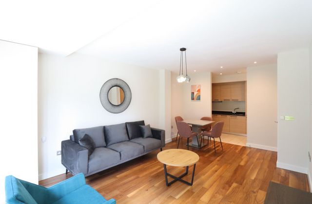 Hanover Dock, Hanover Quay, Grand Canal Dock, Dublin 2 - Click to view photos