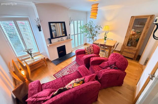67 Clonlea, Mount Oval Village, Rochestown, Co. Cork - Click to view photos