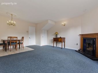 4 White Oaks, Roebuck Road, Goatstown, Dublin 14 - Image 4