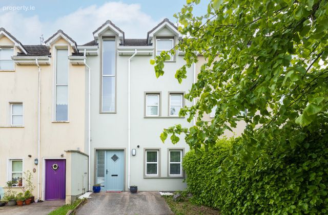 12 Riverside Avenue, Rushbrooke Links, Cobh, Co. Cork - Click to view photos