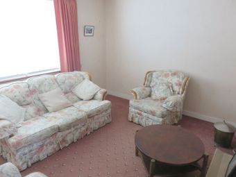 7 Castle Close, Clondalkin, Dublin 22 - Image 5