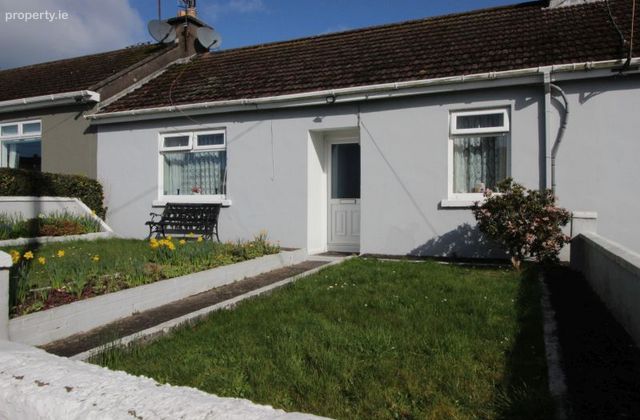 29 Glenanaar Place, Cobh, Co. Cork - Click to view photos