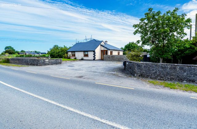 Thomastown Cottage, Thomastown Demesne, Rath, Killyon, Co. Offaly - Click to view photos
