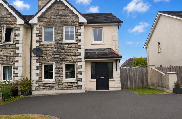 24 R&aacute;th Glas, Rehins Fort, Ballina, Co. Mayo - Click to view photos