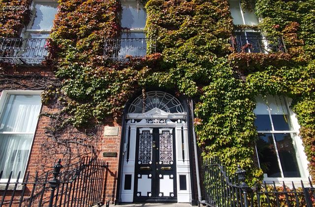 46 Fitzwilliam Square West, Dublin 2 - Click to view photos