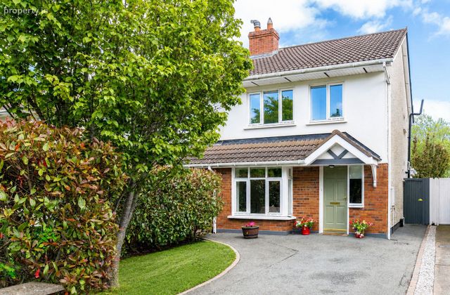 12 Glencairn Grove, The Gallops, Leopardstown, Dublin 18 - Click to view photos