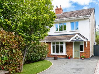 12 Glencairn Grove, The Gallops, Leopardstown, Dublin 18