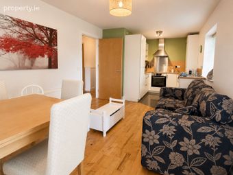 4 Grianan Fidh, Aiken's Village, Stepaside, Dublin 18 - Image 4