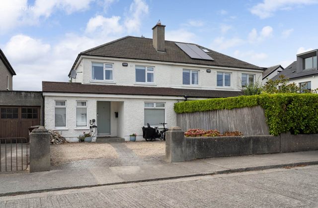 6 Abbey Park, Monkstown, Co. Dublin, Monkstown, Co. Dublin - Click to view photos