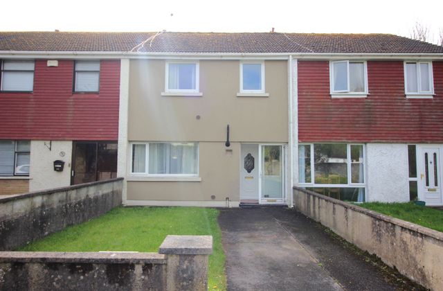 34 Shannon Banks, Corbally, Westbury, Co. Clare - Click to view photos