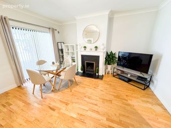 8 Gleann Na R&iacute;, Druids Valley, Cabinteely, Dublin 18 - Image 4