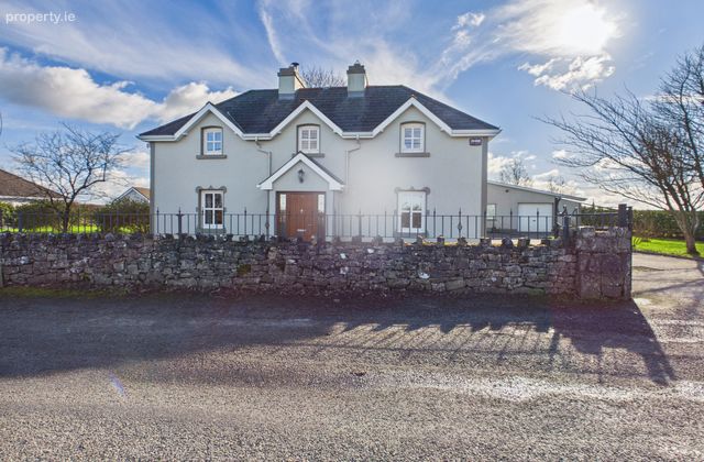 Carrownalassan, Four Mile House, Roscommon, Co. Roscommon, Four Mile House, Co. Roscommon - Click to view photos
