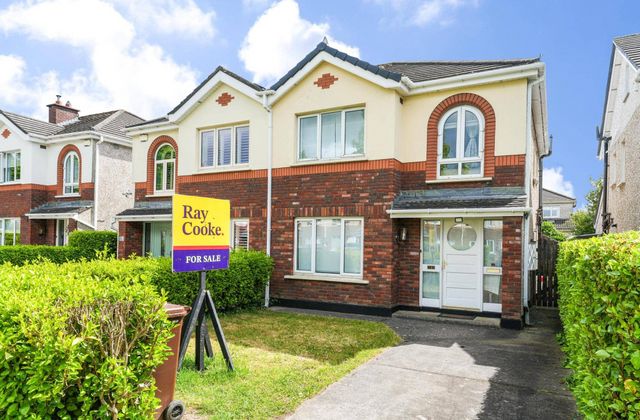 10 Charnwood Court, Clonsilla, Dublin 15, Clonsilla, Dublin 15 - Click to view photos