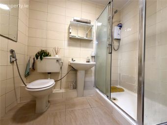 2 Martello Court, 75 Upper Newcastle Road, Newcastle, Galway, Newcastle, Co. Galway - Image 3