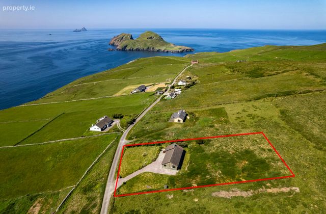 Dra&iacute;ocht Na Scealg, Moyrisk, Ballinskelligs, Killonecaha, Co. Kerry - Click to view photos