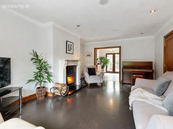 11 Glencairn Glade, The Gallops, Leopardstown, Dublin 18 - Image 2