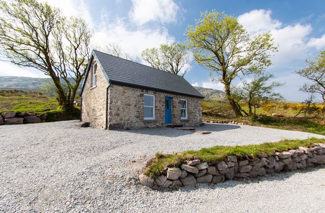 Feorus West, Kenmare, Co. Kerry - Click to view photos