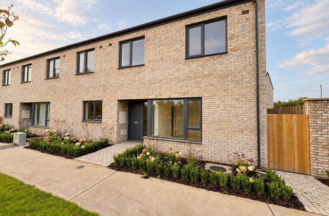17 Kennan Walk, Luttrellstown Gate, Dublin 15 - Click to view photos