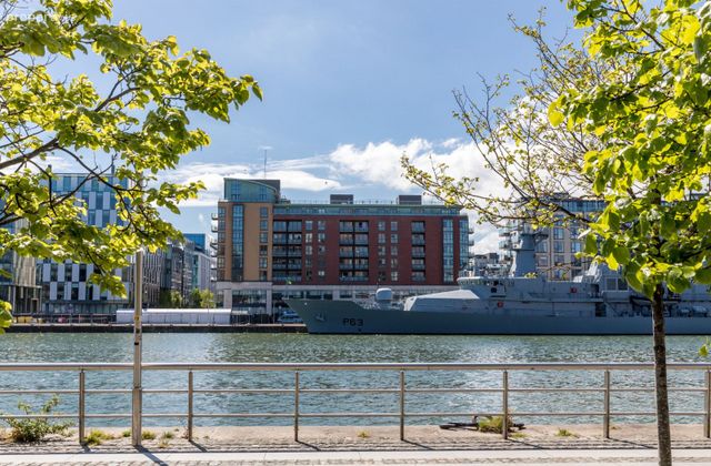 314 Longboat Quay North Apartments, Grand Canal Dock, Dublin 2 - Click to view photos