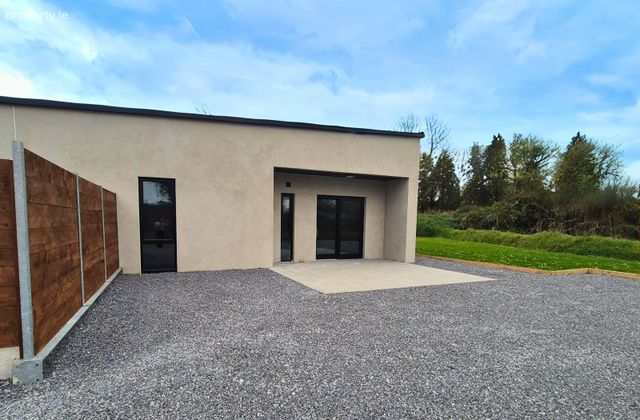 Gneeves, Boherbue, Boherbue, Co. Cork - Click to view photos