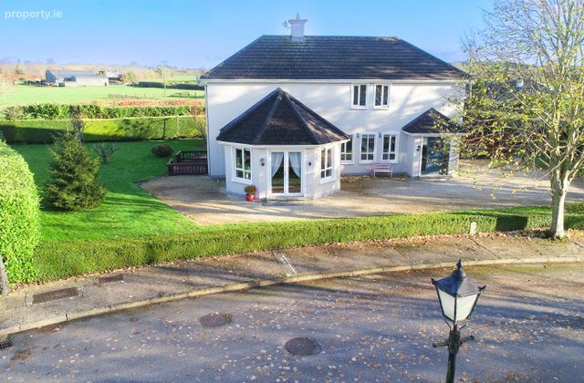 4 Limetree Grove, Cashel, Cashel, Co. Tipperary - Click to view photos