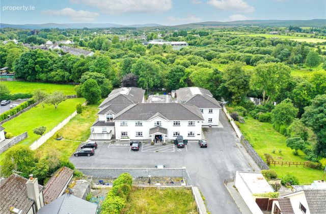 Oughterard Manor, Camp Street, Oughterard, Co. Galway, Oughterard, Co. Galway - Click to view photos
