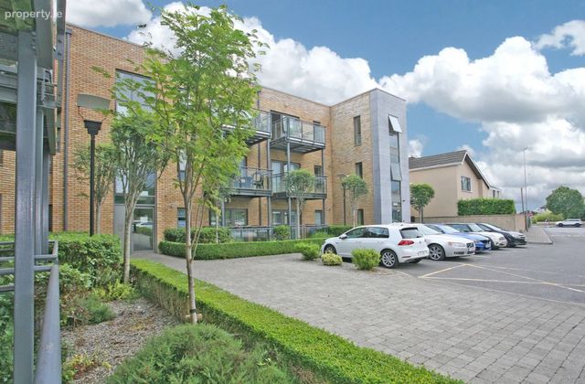 Crescent Court, Dooradoyle, Co. Limerick - Click to view photos