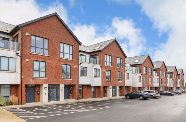 3 Bedroom, 2 Bathroom, Cherrygarth, Mount Merrion, Co. Dublin - Click to view photos