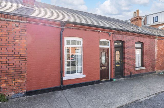 11 Valentia Parade, Phibsborough, Dublin 7 - Click to view photos