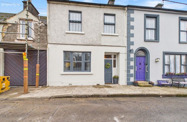 Main Street, Kildysart, Killadysert, Co. Clare - Click to view photos