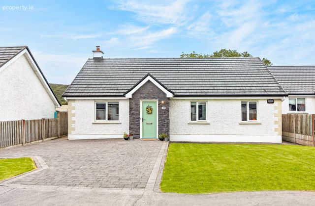 38 Carra&iacute;g Abh&aacute;inn, Ballisodare, Ballisodare, Co. Sligo - Click to view photos