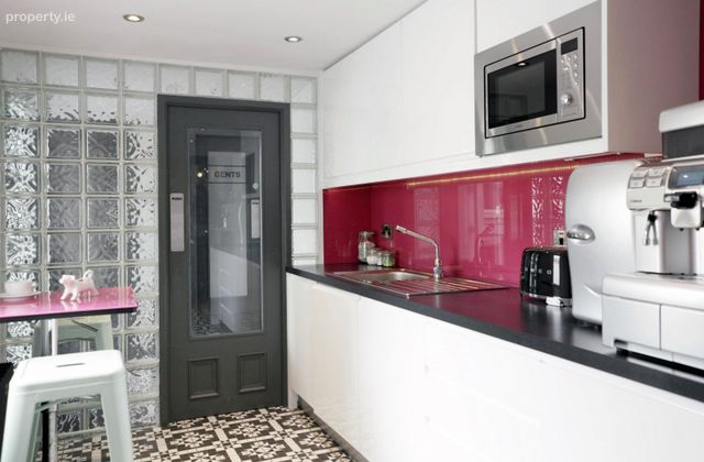 Pembroke Street Upper, Dublin 2 - Click to view photos