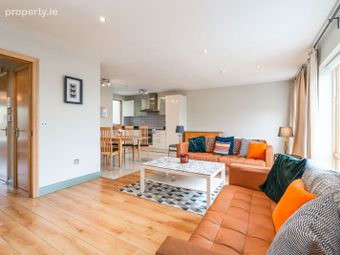 5 The Crescent, Carrickmines Green, Carrickmines, Dublin 18 - Image 3