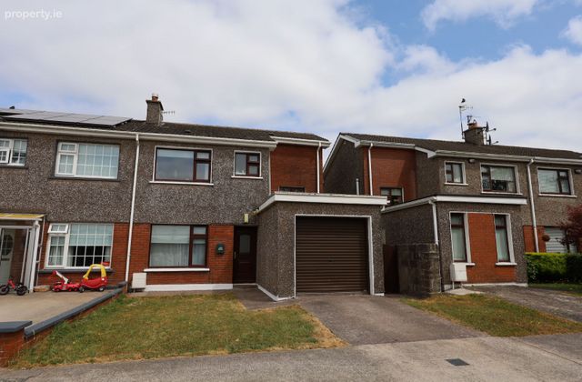 17 Owenabue Circle, Carrigaline, Co. Cork - Click to view photos