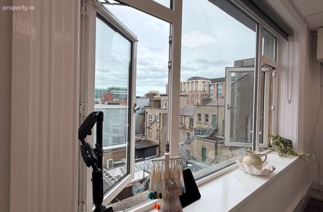 O'Connell Street Upper, Dublin 1 - Click to view photos