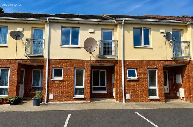 10 Weaver Court, Clondalkin, Dublin 22 - Click to view photos