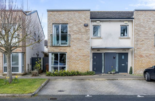 8 Waterside Crescent, Malahide, Co. Dublin - Click to view photos