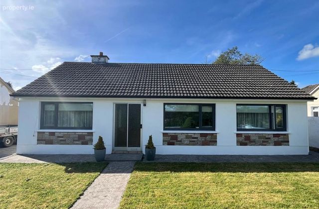 Ashburton Grove, Boher Bu&iacute; Road, Ballaghaderreen, Co. Roscommon, Ballaghaderreen, Co. Roscommon - Click to view photos
