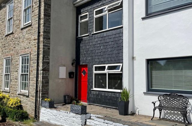 The Slate House, 1 Newman's Mall, Kinsale, Co. Cork - Click to view photos