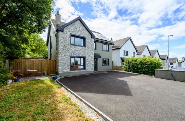 20 Sliabh Rua, Courtbrack, Blarney, Co. Cork - Click to view photos