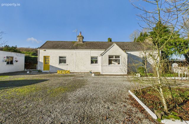 Buttercup Cottage, Downing, Kilworth, Co. Cork - Click to view photos